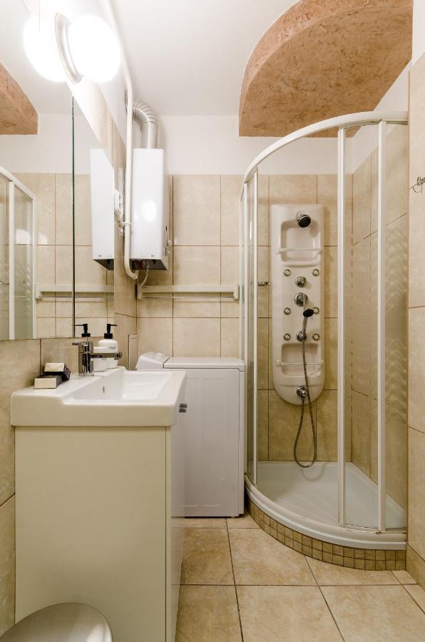 בודפשט Paulay'S Studio Apartment In The City Center. מראה חיצוני תמונה